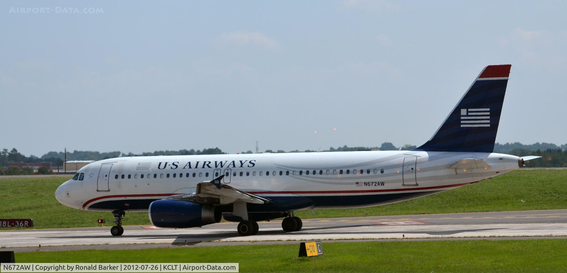 N672AW, 2004 Airbus A320-232 C/N 2193, Taxi CLT, NC