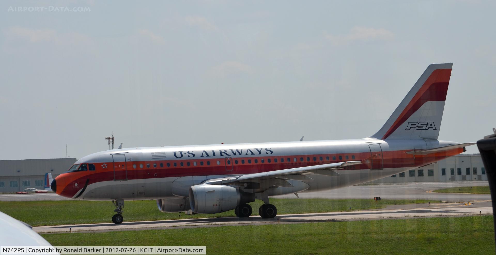 N742PS, 2000 Airbus A319-112 C/N 1275, Taxi CLT