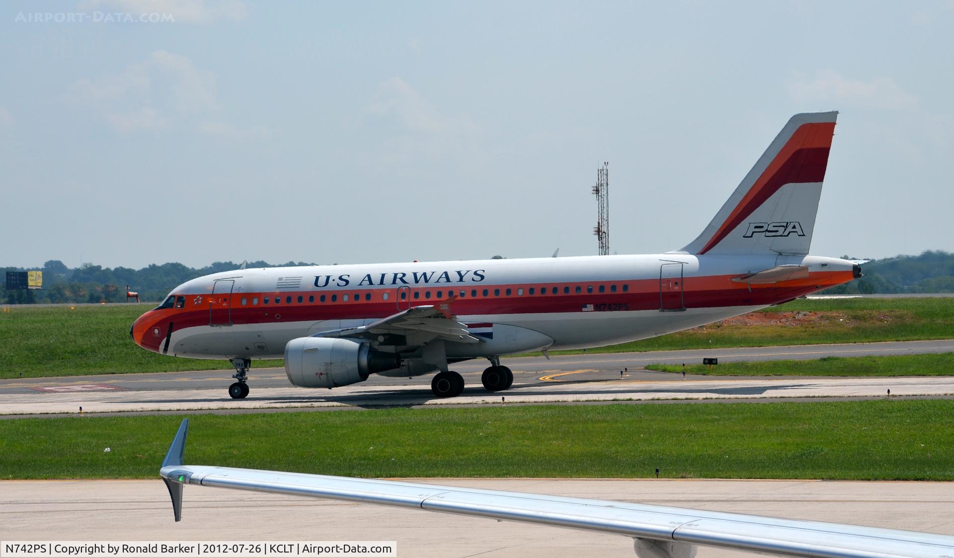 N742PS, 2000 Airbus A319-112 C/N 1275, Taxi CLT
