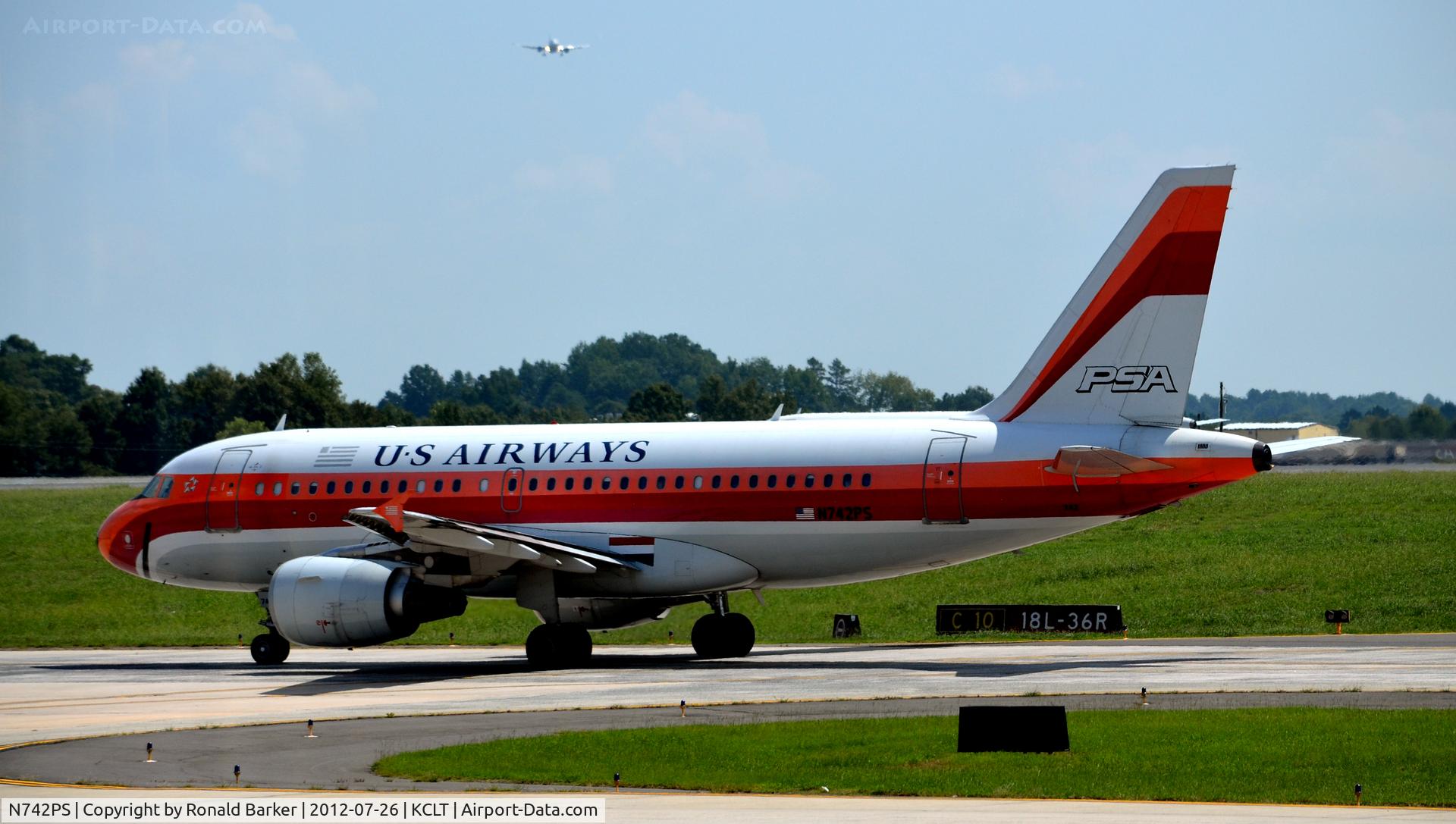 N742PS, 2000 Airbus A319-112 C/N 1275, Taxi CLT