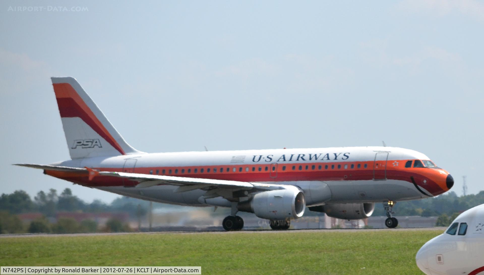 N742PS, 2000 Airbus A319-112 C/N 1275, Takeoff CLT