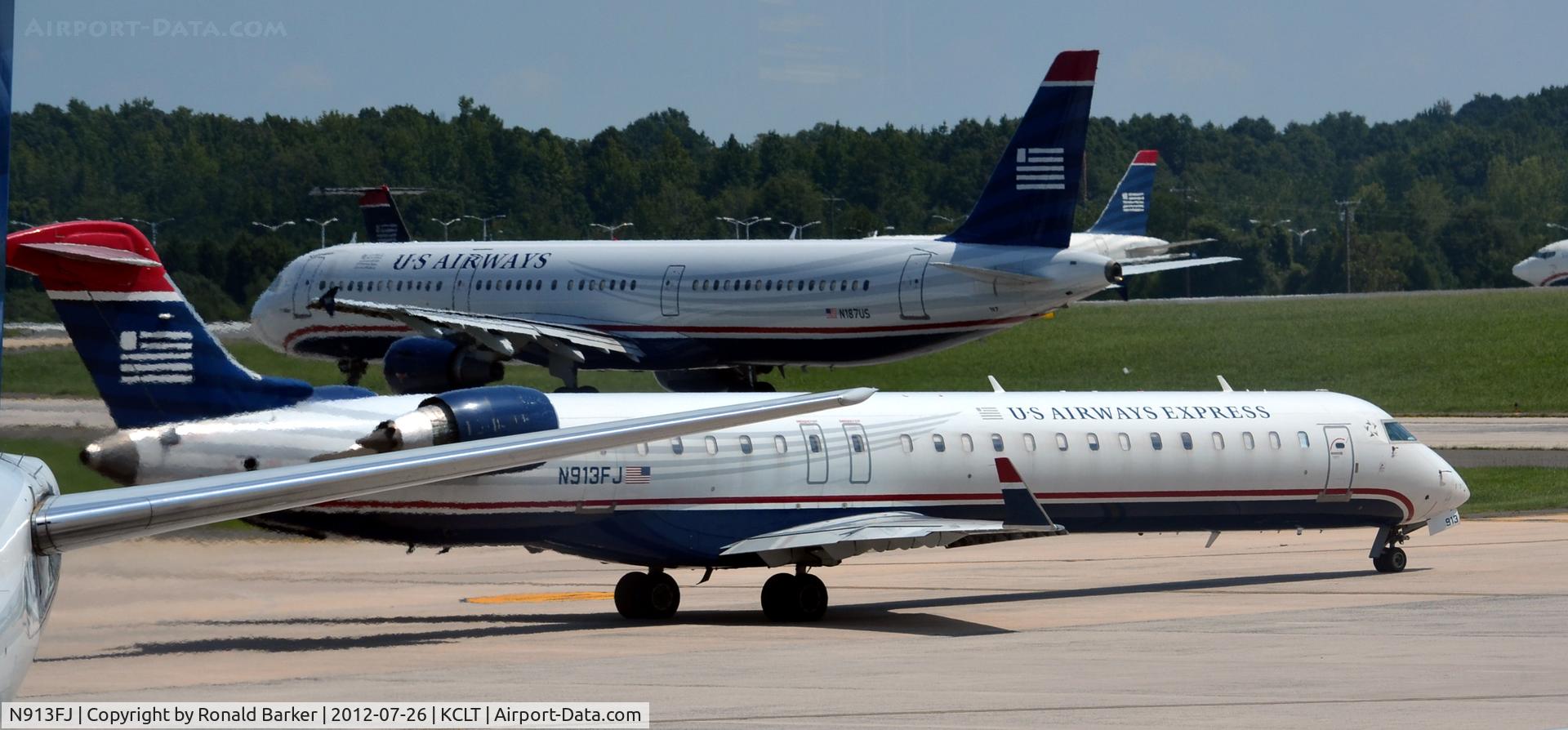 N913FJ, 2004 Bombardier CRJ-900ER (CL-600-2D24) C/N 15013, Taxi CLT