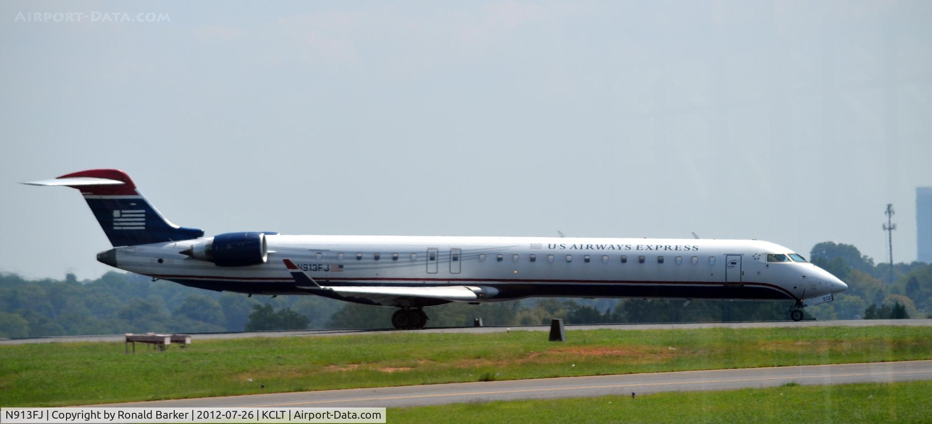 N913FJ, 2004 Bombardier CRJ-900ER (CL-600-2D24) C/N 15013, Takeoff CLT