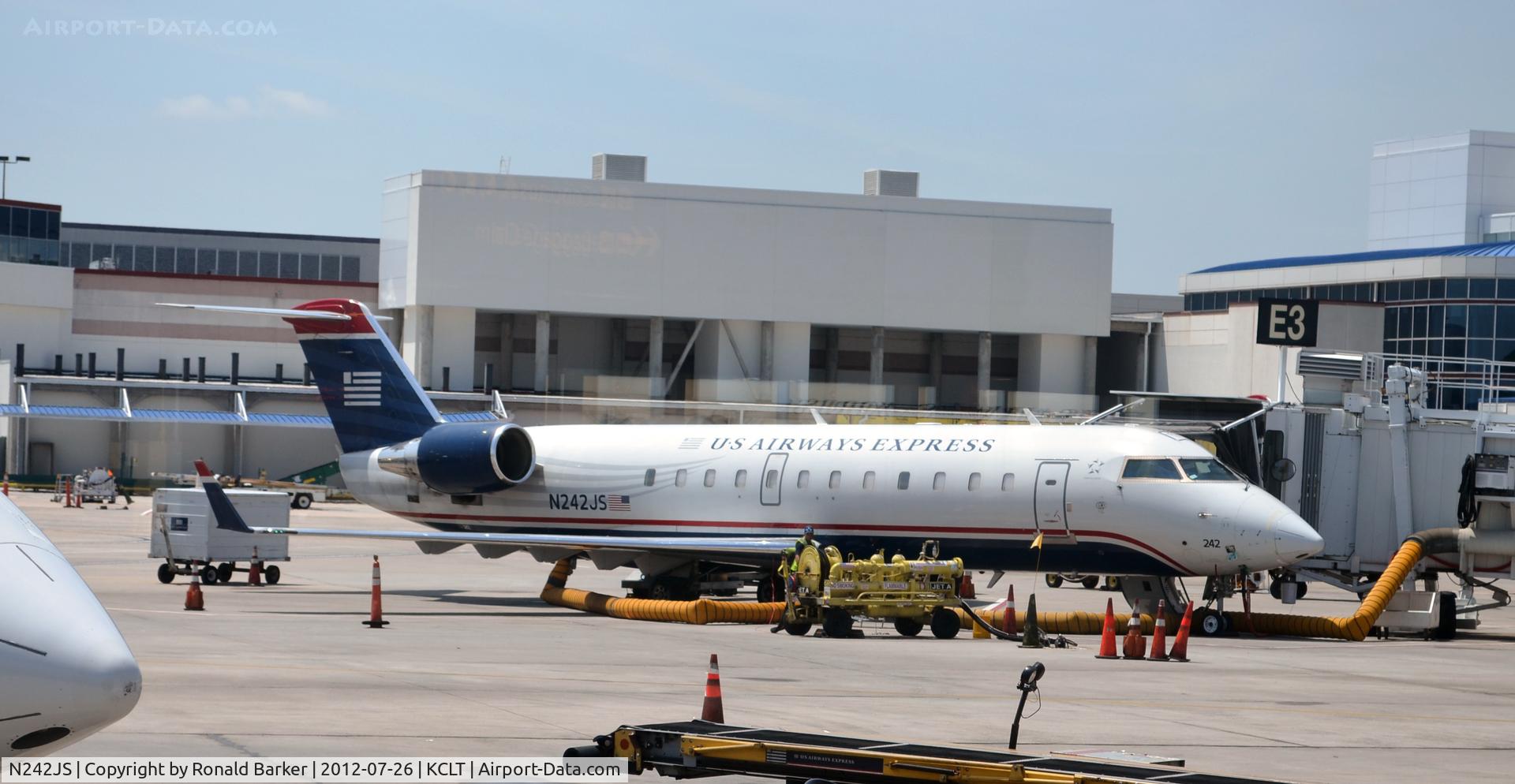 N242JS, 2004 Bombardier CRJ-200ER (CL-600-2B19) C/N 7911, CLT, NC