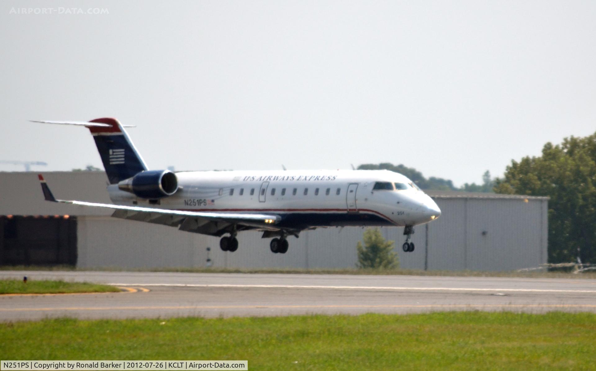 N251PS, 2004 Bombardier CRJ-200ER (CL-600-2B19) C/N 7931, Landing CLT