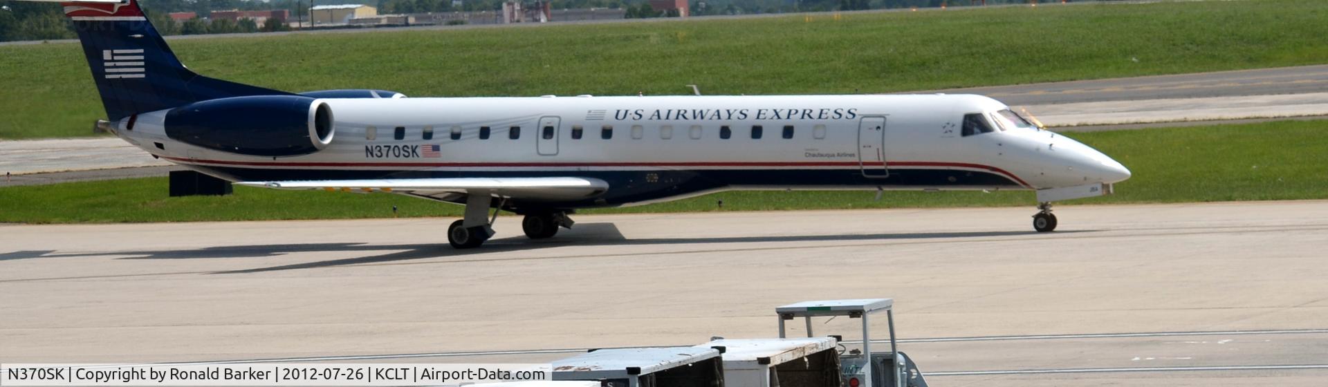 N370SK, 2001 Embraer ERJ-145LR (EMB-145LR) C/N 145515, Taxi CLT