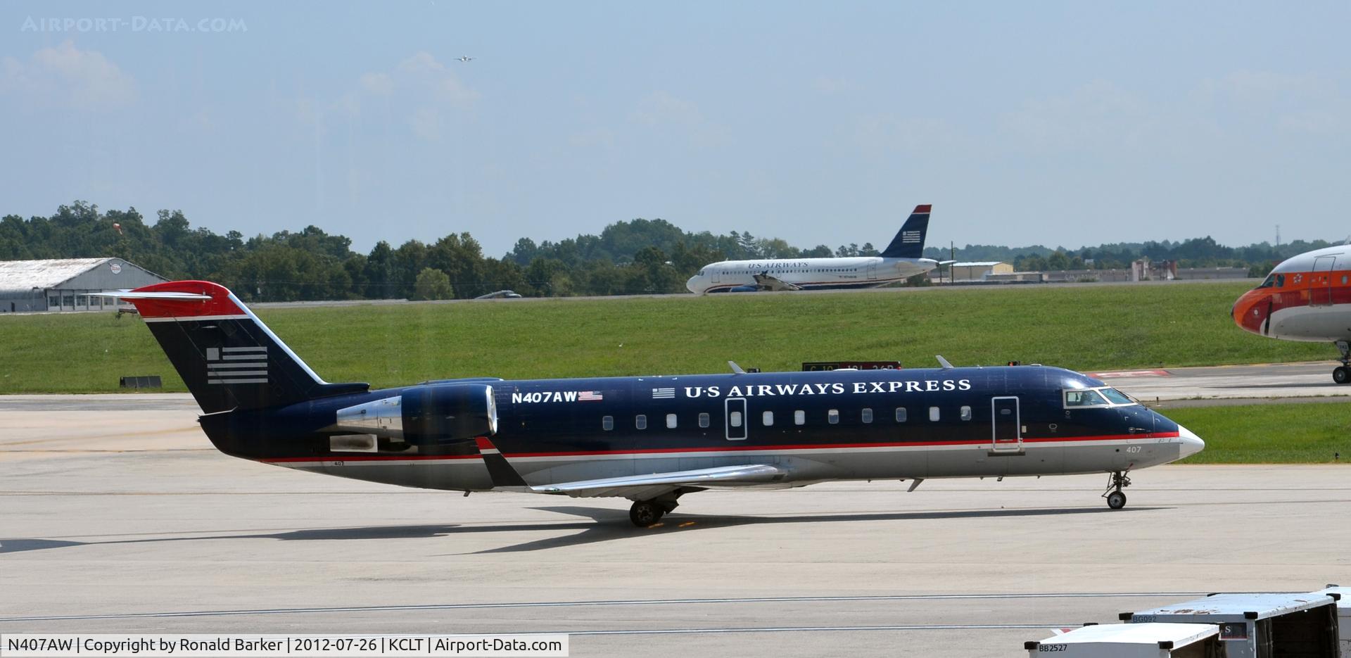 N407AW, 2000 Canadair CL-600-2B19 Regional Jet CRJ-200LR C/N 7424, Taxi CLT