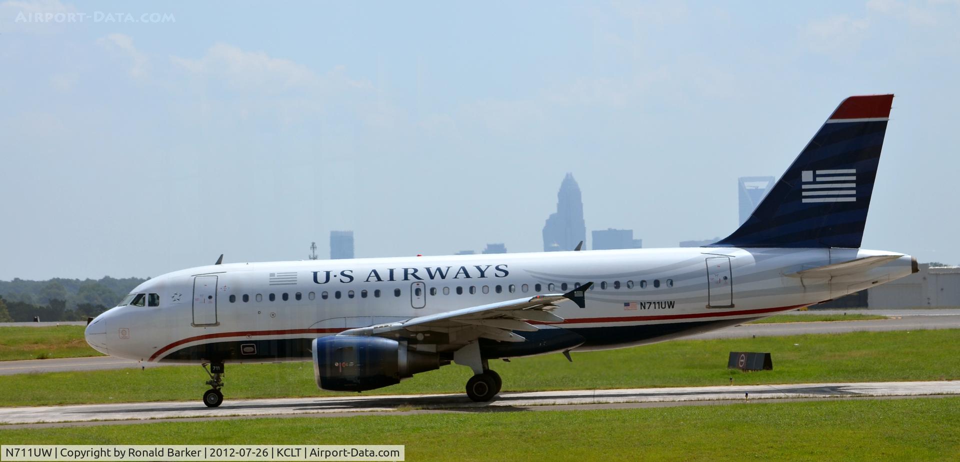 N711UW, 1999 Airbus A319-112 C/N 1033, Taxi CLT