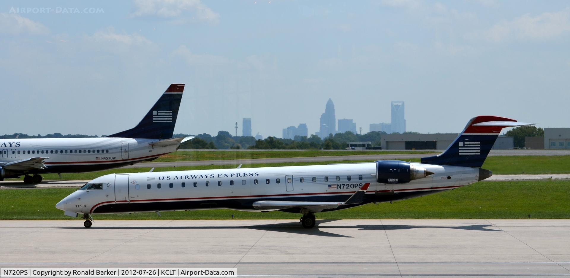 N720PS, 2004 Bombardier CRJ-700 (CL-600-2C10) Regional Jet C/N 10178, Taxi CLT