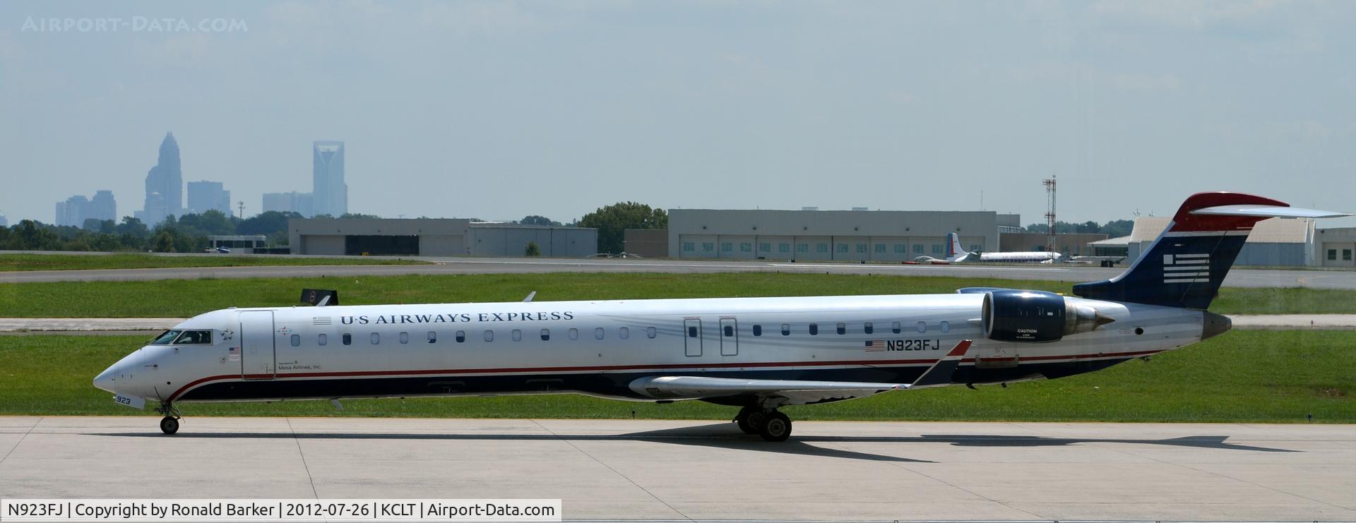 N923FJ, 2004 Bombardier CRJ-900ER (CL-600-2D24) C/N 15023, Taxi CLT
