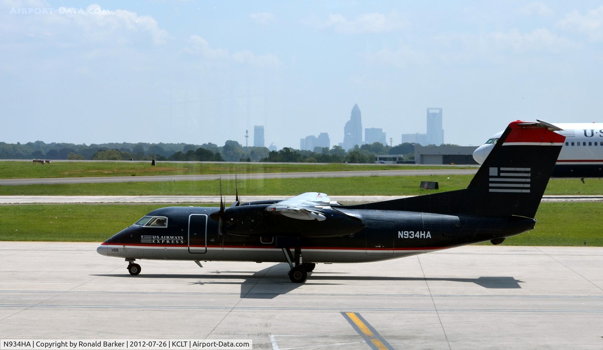 N934HA, De Havilland Canada DHC-8-102 Dash 8 C/N 139, Taxi CLT