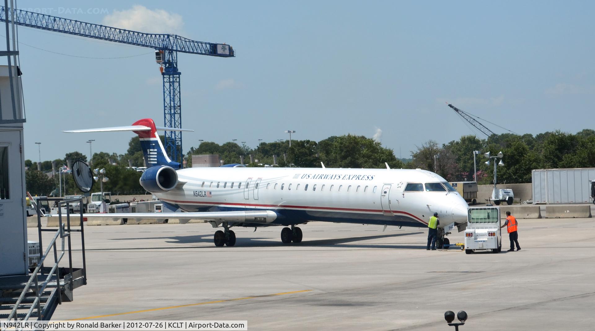 N942LR, 2005 Bombardier CRJ-900ER (CL-600-2D24) C/N 15042, Taxi CLT