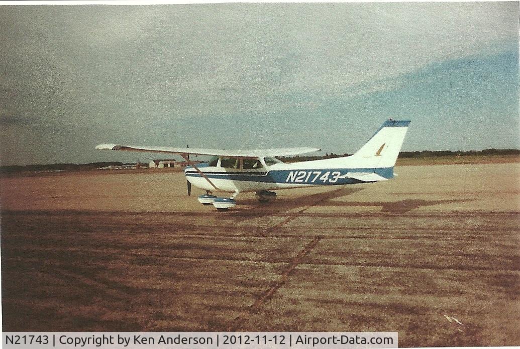 N21743, 1975 Cessna 172M C/N 17263999, Skyhawk owned by Don White of Oregon, WI and later Sacramento, CA.