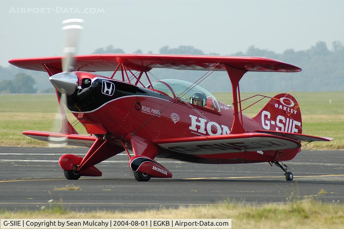 G-SIIE, 1984 Christen Pitts S-2B Special C/N 5057, Bill Giles in his Pitts S-2B at Biggin Hill Airport, August 2004.