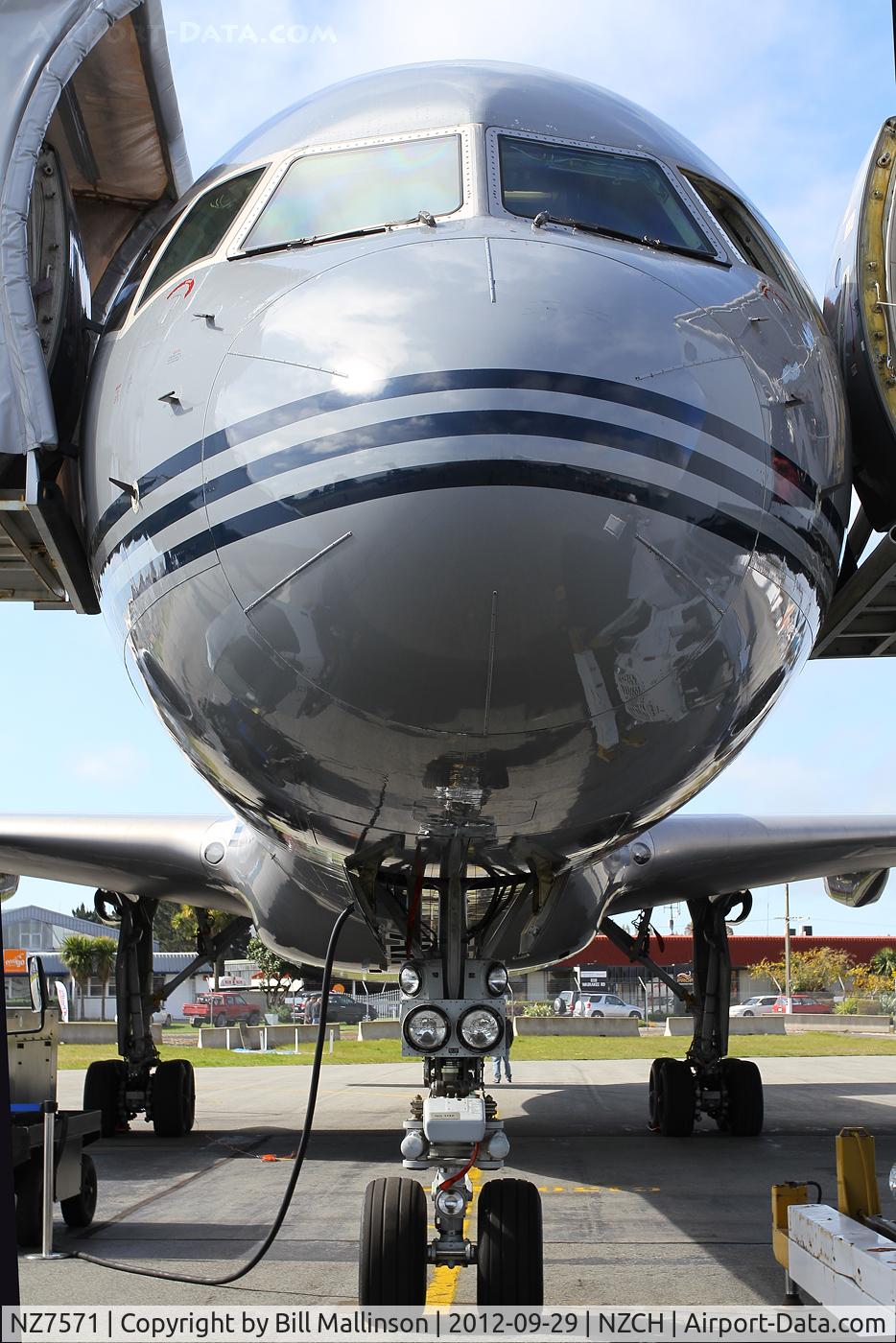 NZ7571, 1992 Boeing 757-2K2 C/N 26633, Smile please
