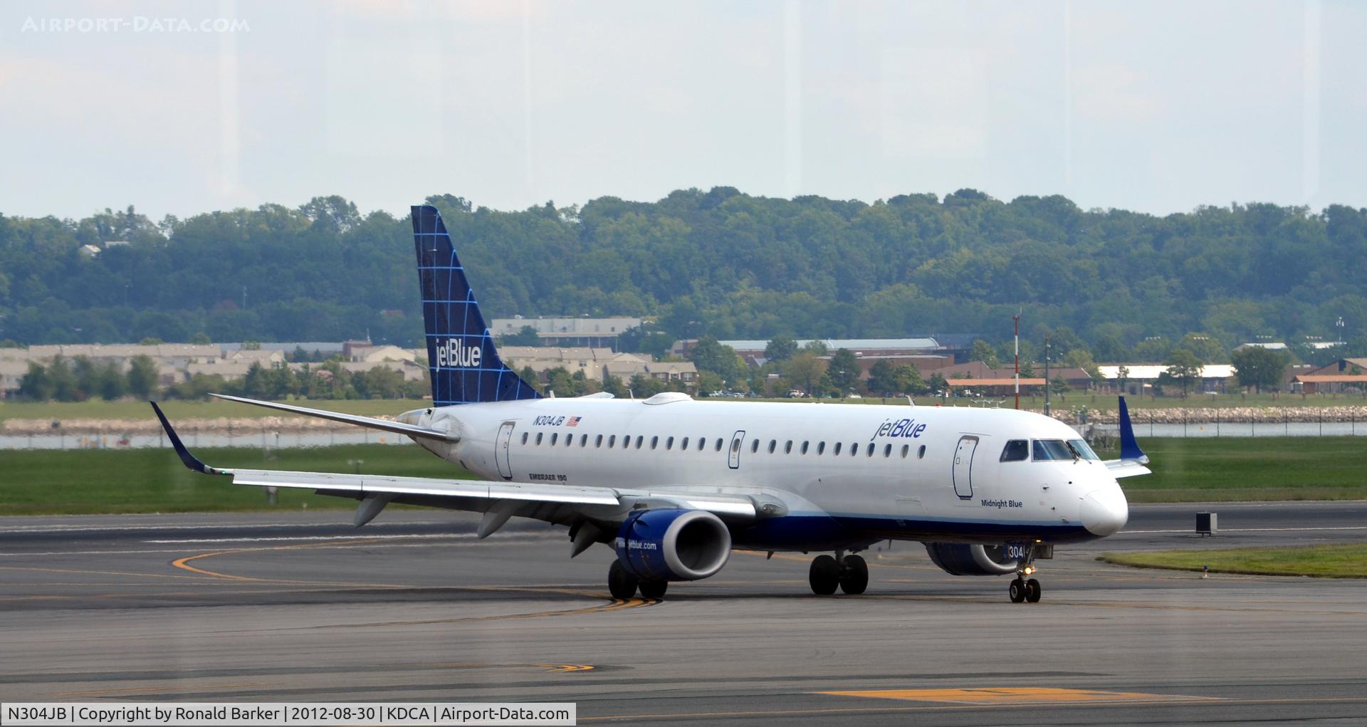 N304JB, 2009 Embraer ERJ-190-100 IGW 190AR C/N 19000257, Taxi DCA