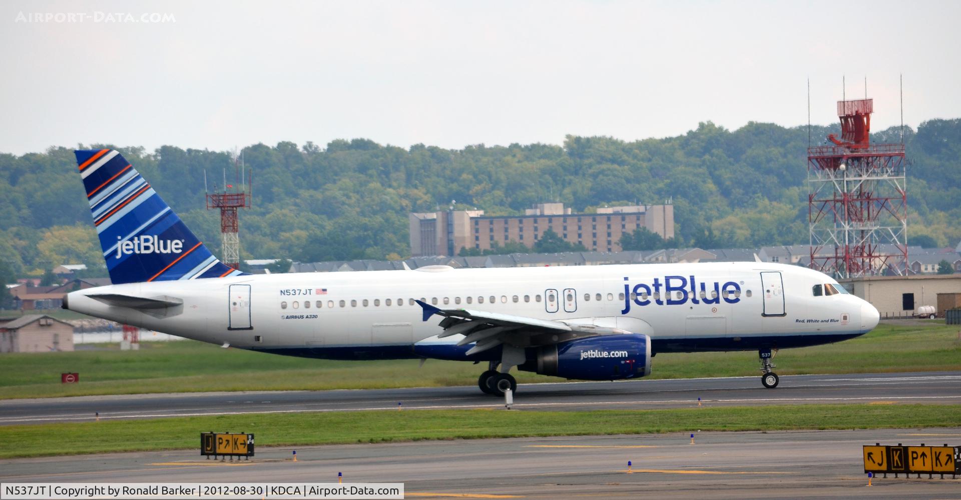 N537JT, 2002 Airbus A320-232 C/N 1785, Landing DCA
