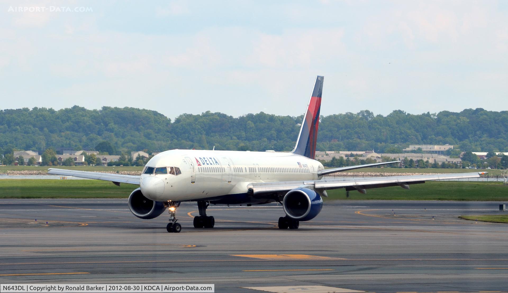 N643DL, 1989 Boeing 757-232 C/N 23997, Taxi DCA