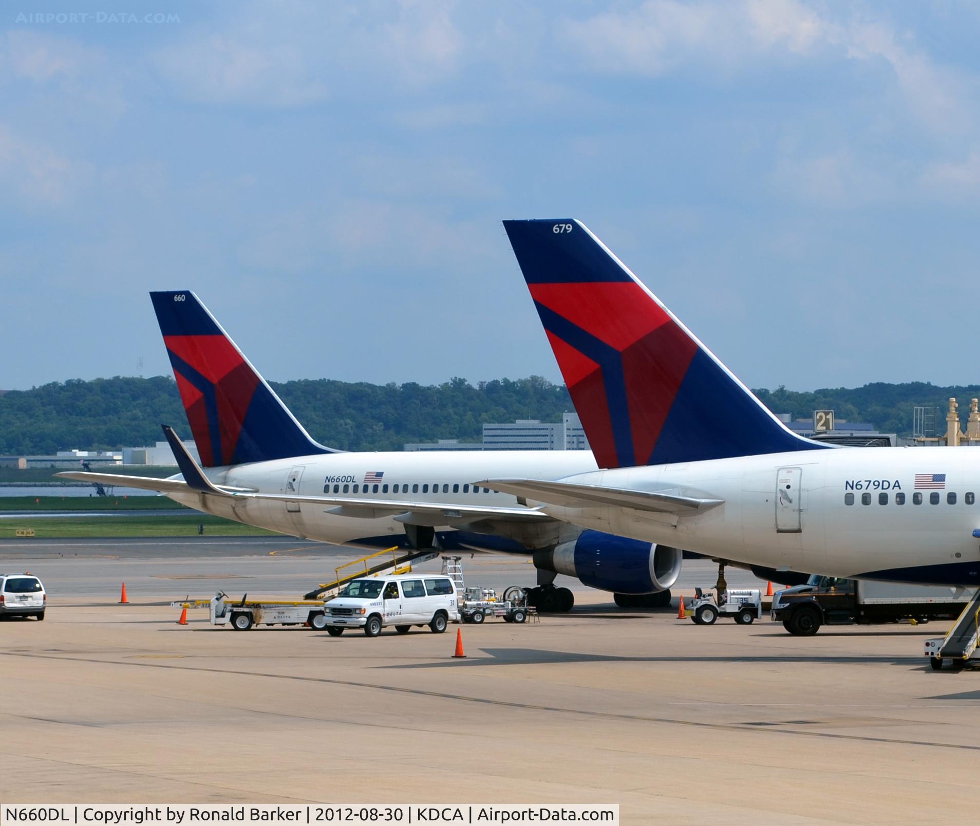 N660DL, 1990 Boeing 757-232 C/N 24422, DCA,, Va