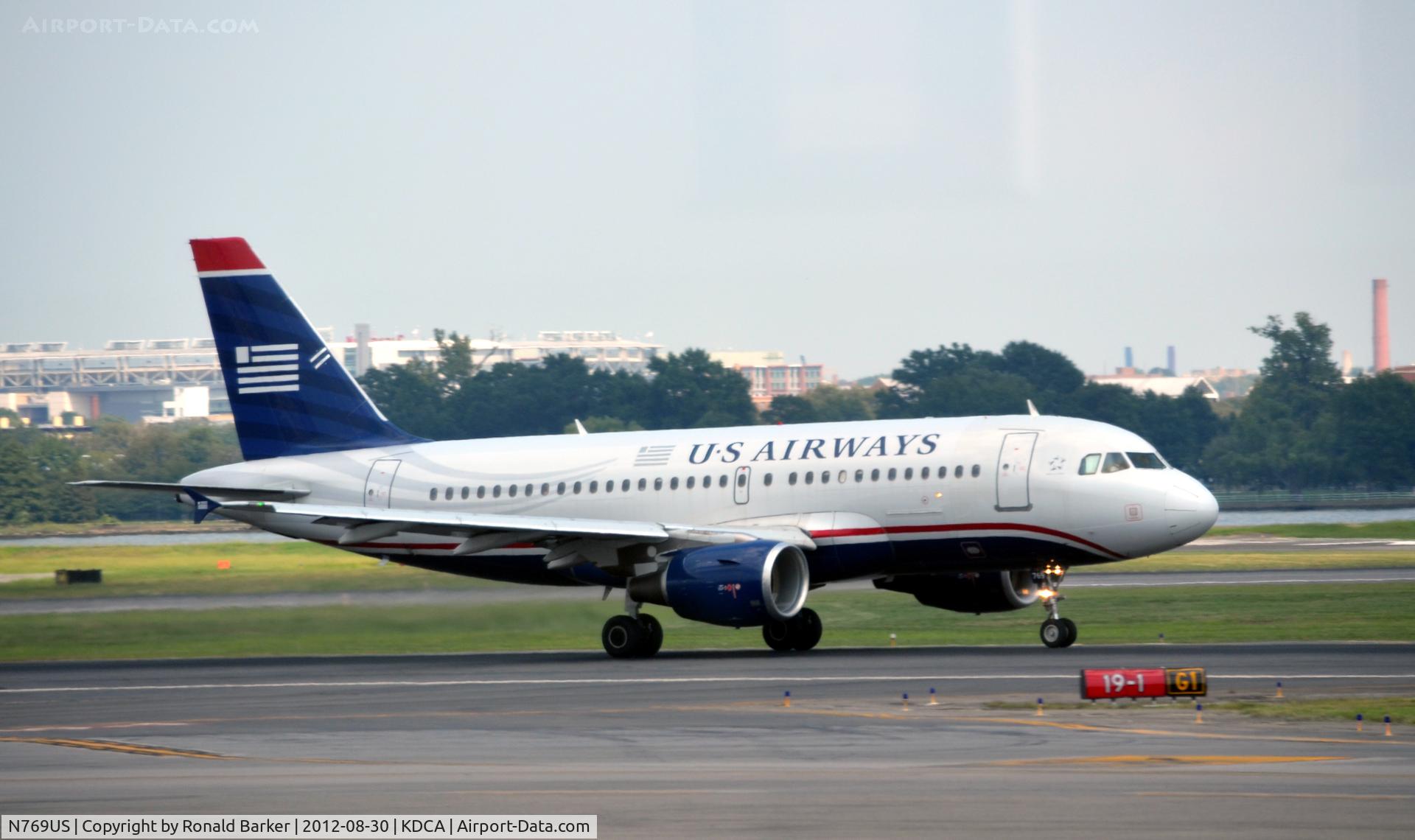 N769US, 2000 Airbus A319-112 C/N 1391, Takeoff DCA