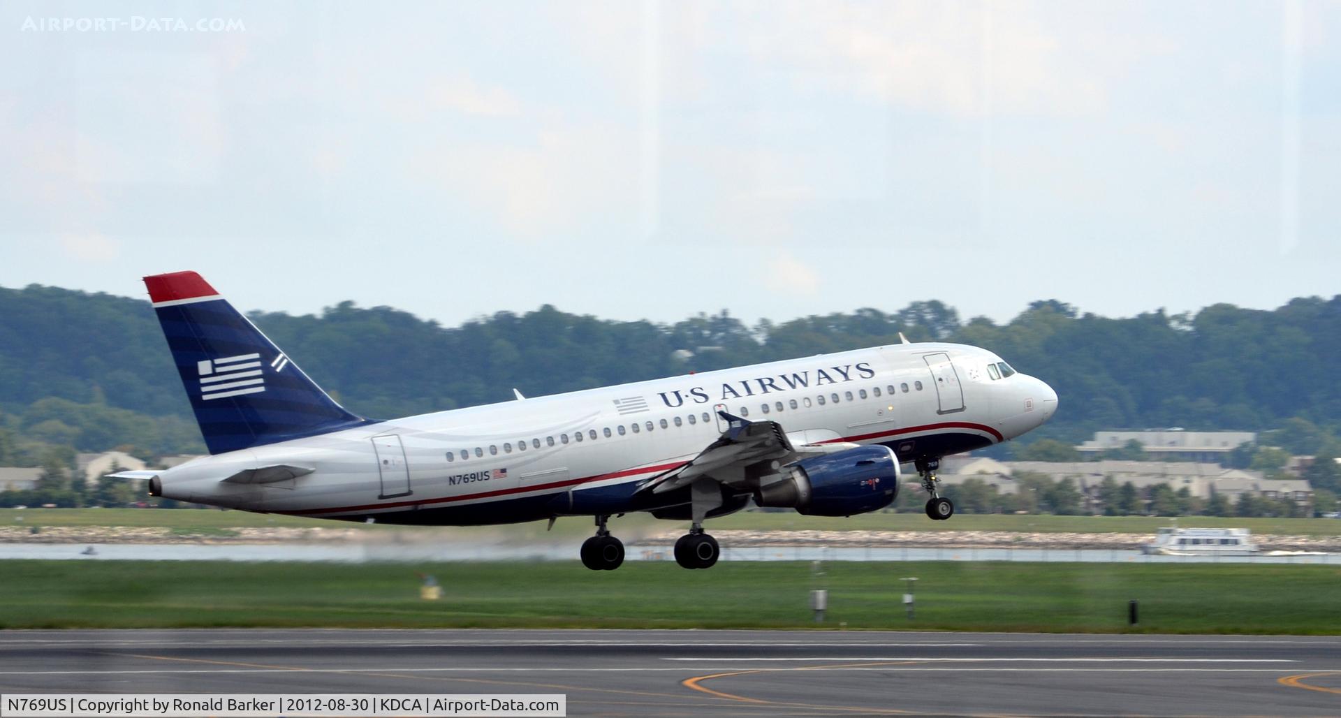 N769US, 2000 Airbus A319-112 C/N 1391, Takeoff DCA