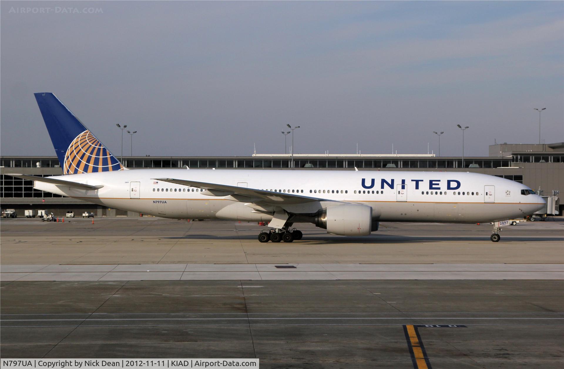 N797UA, 1998 Boeing 777-222 C/N 26924, KIAD/IAD