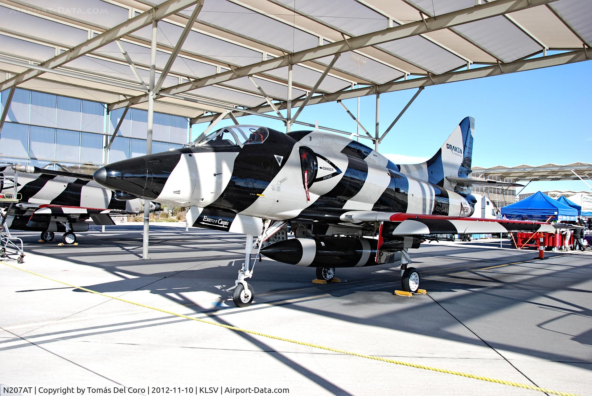 N207AT, 1961 Douglas A-4L (A4D-2N) C/N 12774, N207AT McDonnell Douglas A-4L Skyhawk cn C/N 12774

Aviation Nation 2012

Las Vegas - Nellis AFB (LSV / KLSV)
USA - Nevada, November 10, 2012
Photo: Tomas Del Coro