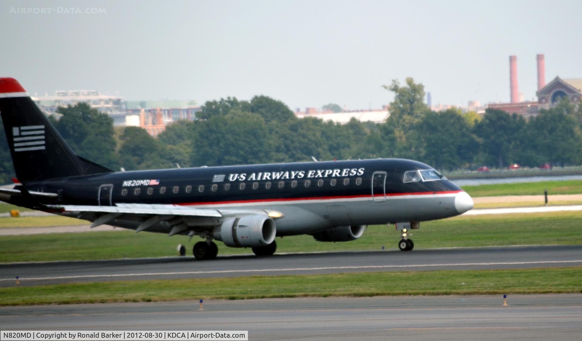 N820MD, 2004 Embraer 170SU (ERJ-170-100SU) C/N 17000041, Landing DCA
