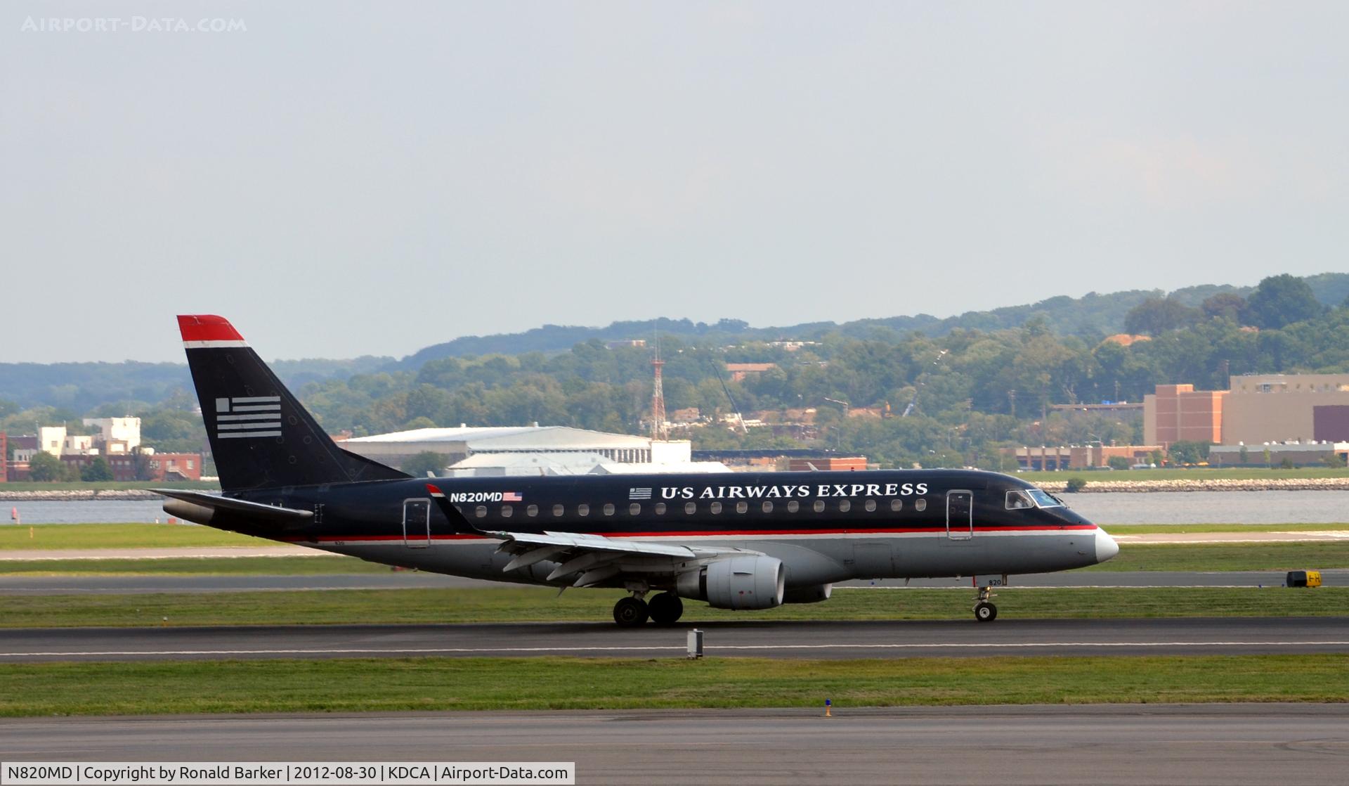 N820MD, 2004 Embraer 170SU (ERJ-170-100SU) C/N 17000041, Landing DCA