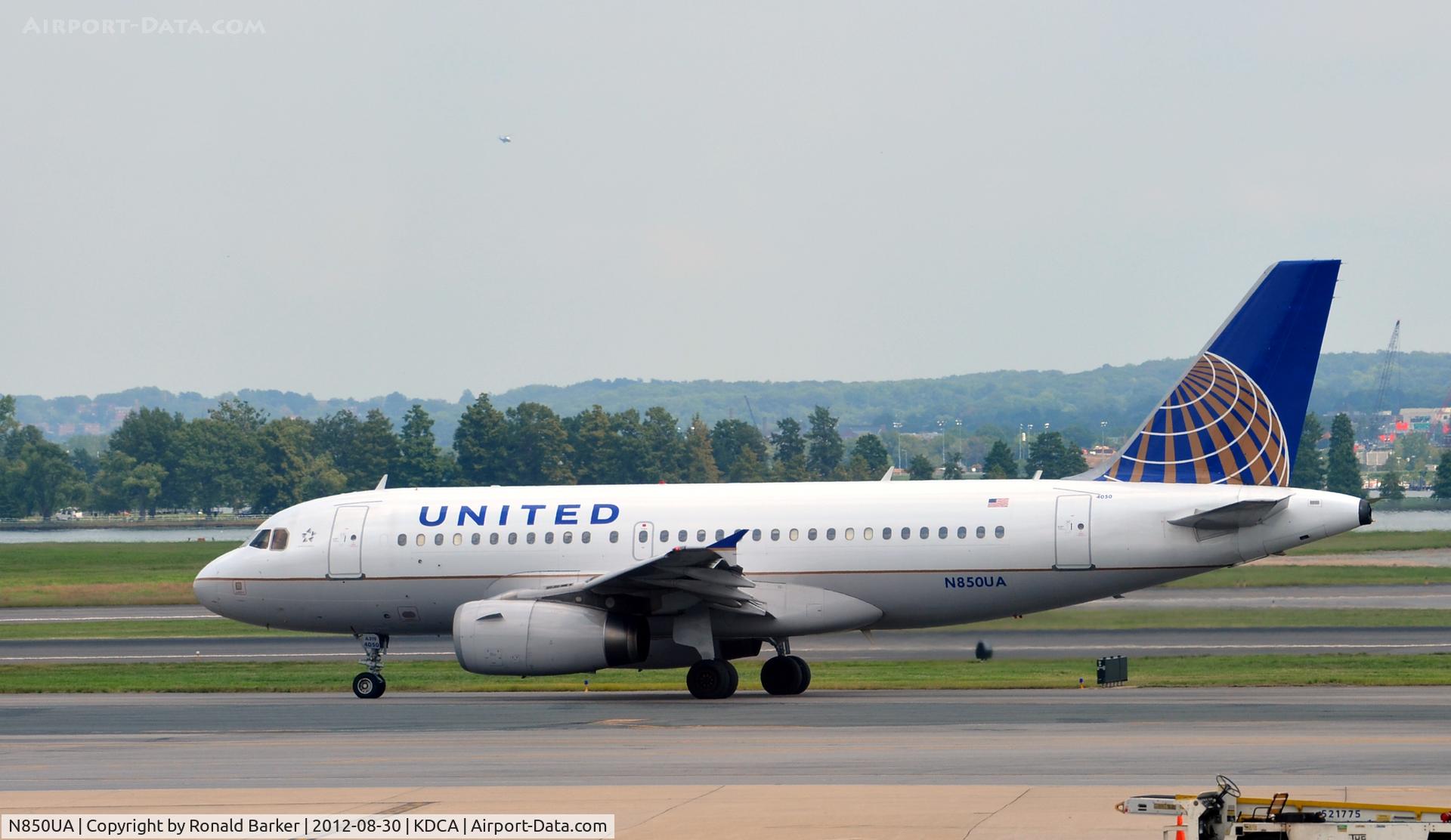 N850UA, 2002 Airbus A319-131 C/N 1653, Taxi DCA