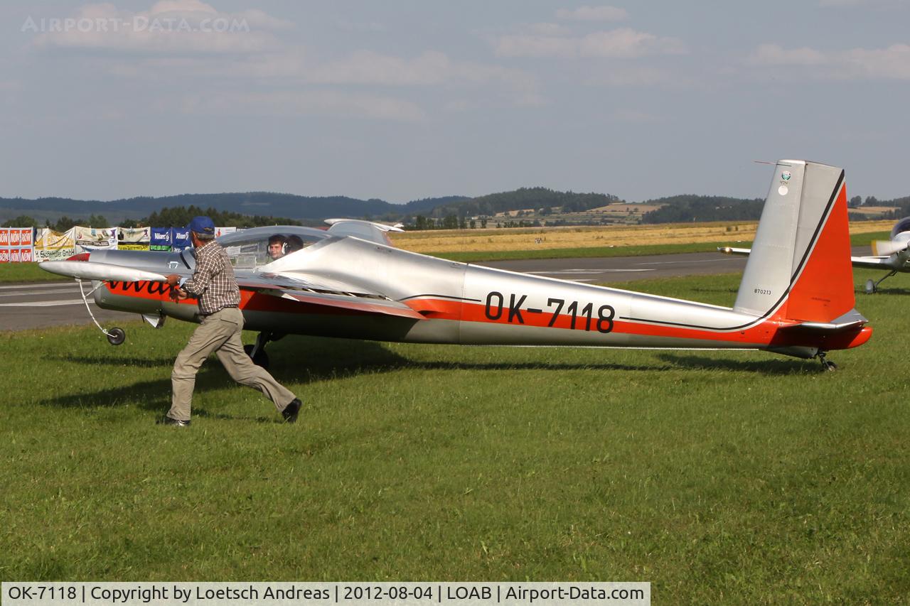 OK-7118, Aerotechnik L-13SW Vivat C/N 870213, needs help for taxi