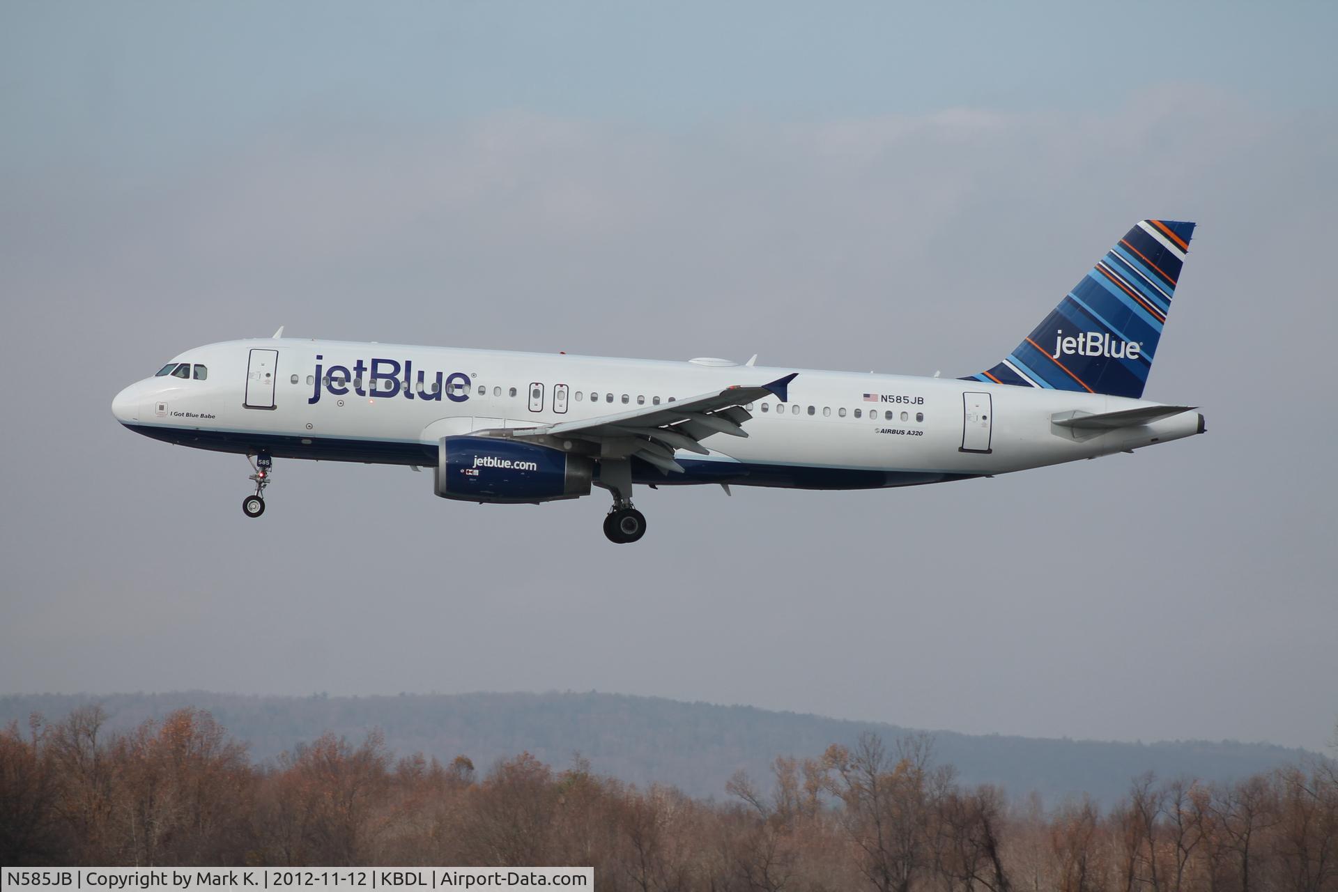 N585JB, 2004 Airbus A320-232 C/N 2159, JetBlue A320 flight 938 on short final for runway 24.
