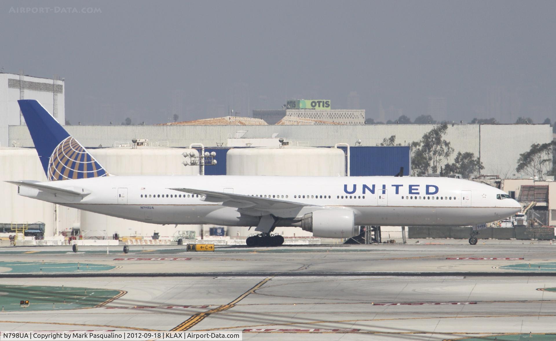 N798UA, 1998 Boeing 777-222ER C/N 26928, Boeing 777-200