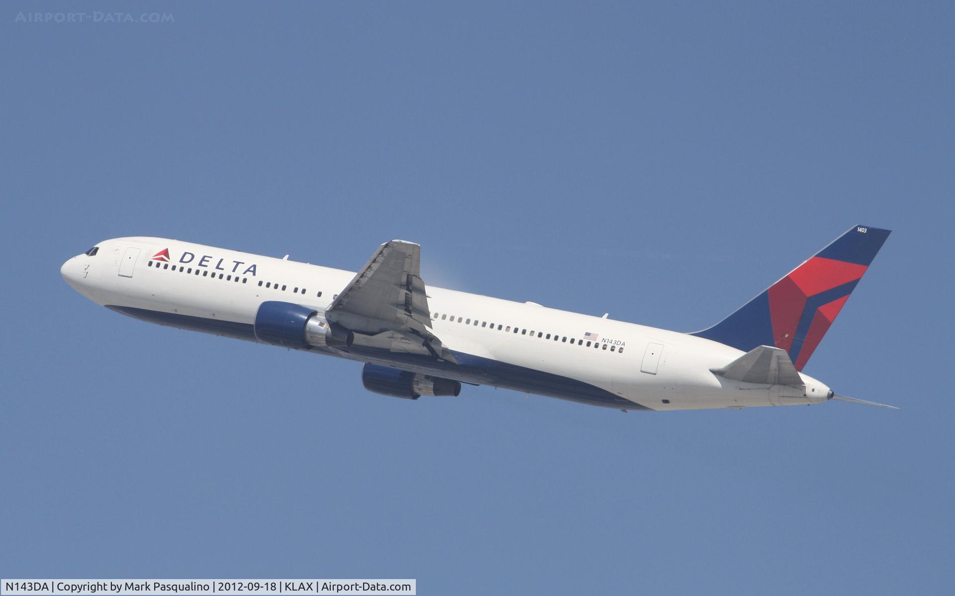 N143DA, 1998 Boeing 767-332 C/N 25991, Boeing 767-300