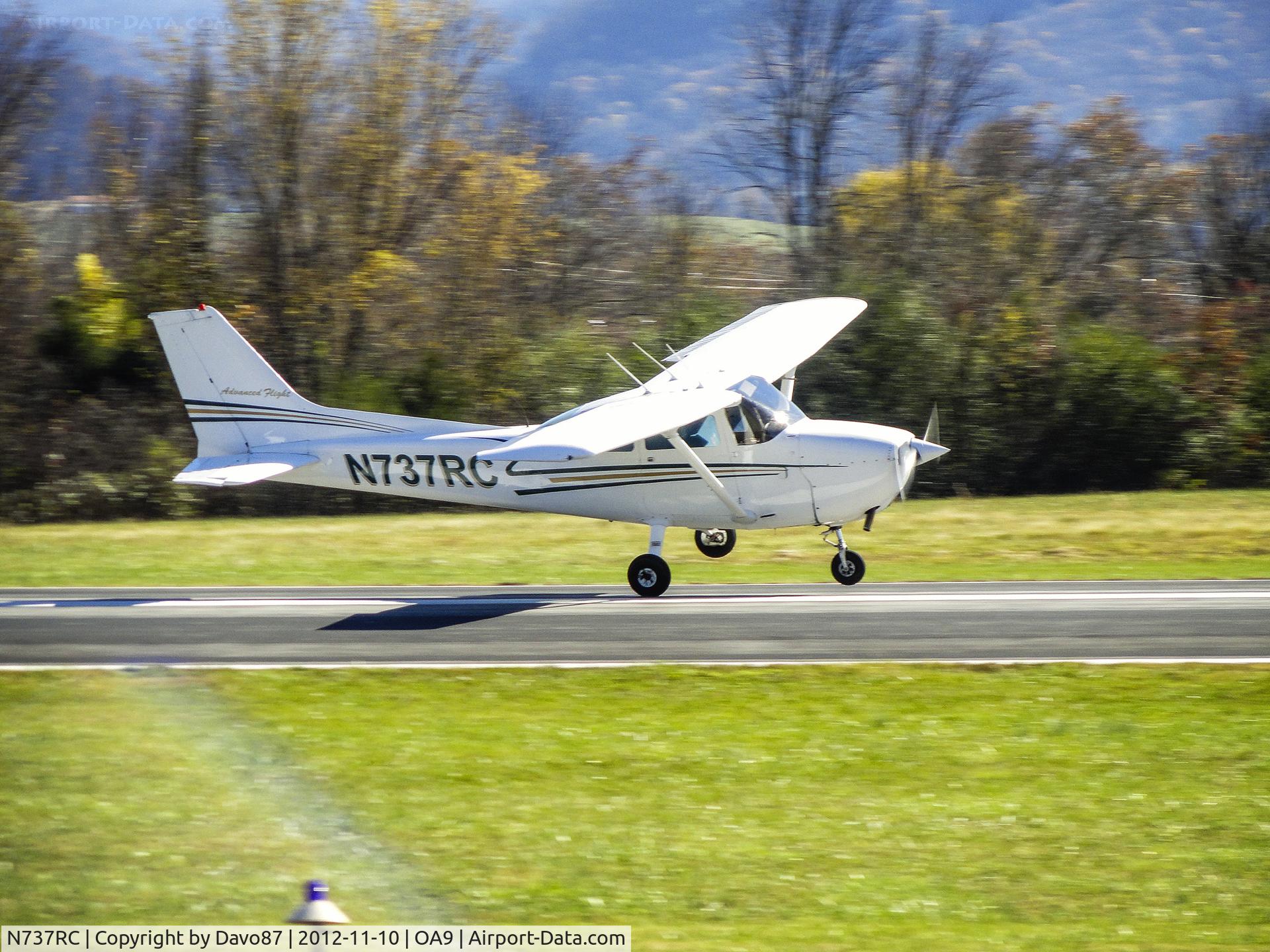 N737RC, 1977 Cessna 172N C/N 17269607, Student pilot practicing touch-n-go's at the Elizabethton, TN airport.