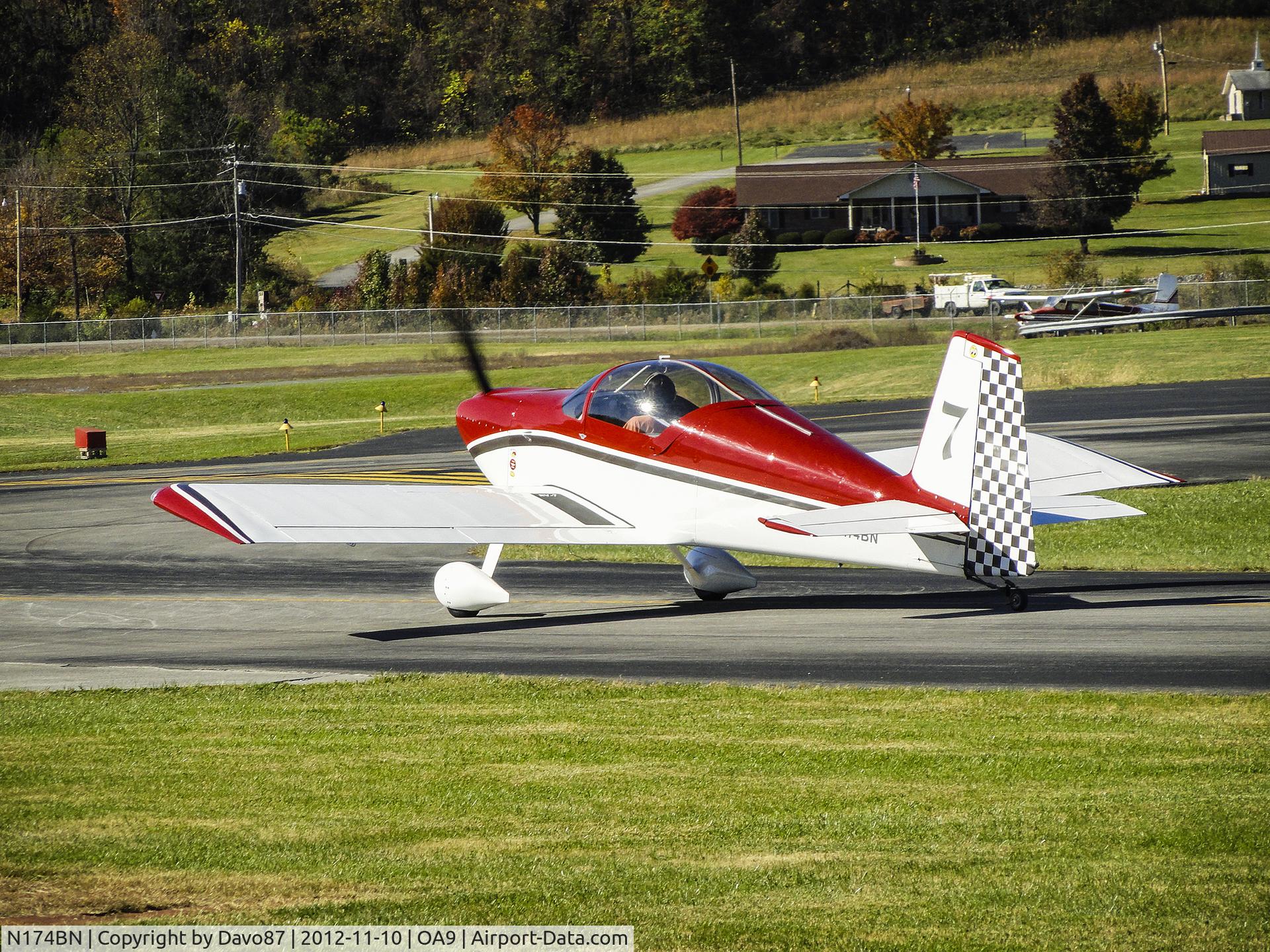 N174BN, 2007 Vans RV-7 C/N 70815, Taxing out of the Elizabethton, TN airport to take off.