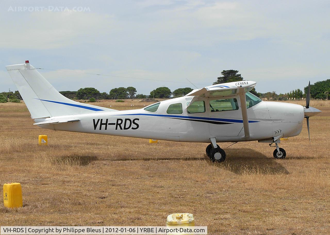 VH-RDS, 1962 Cessna 210B C/N 21057955, Parking position at Robe, coastal retreat.
