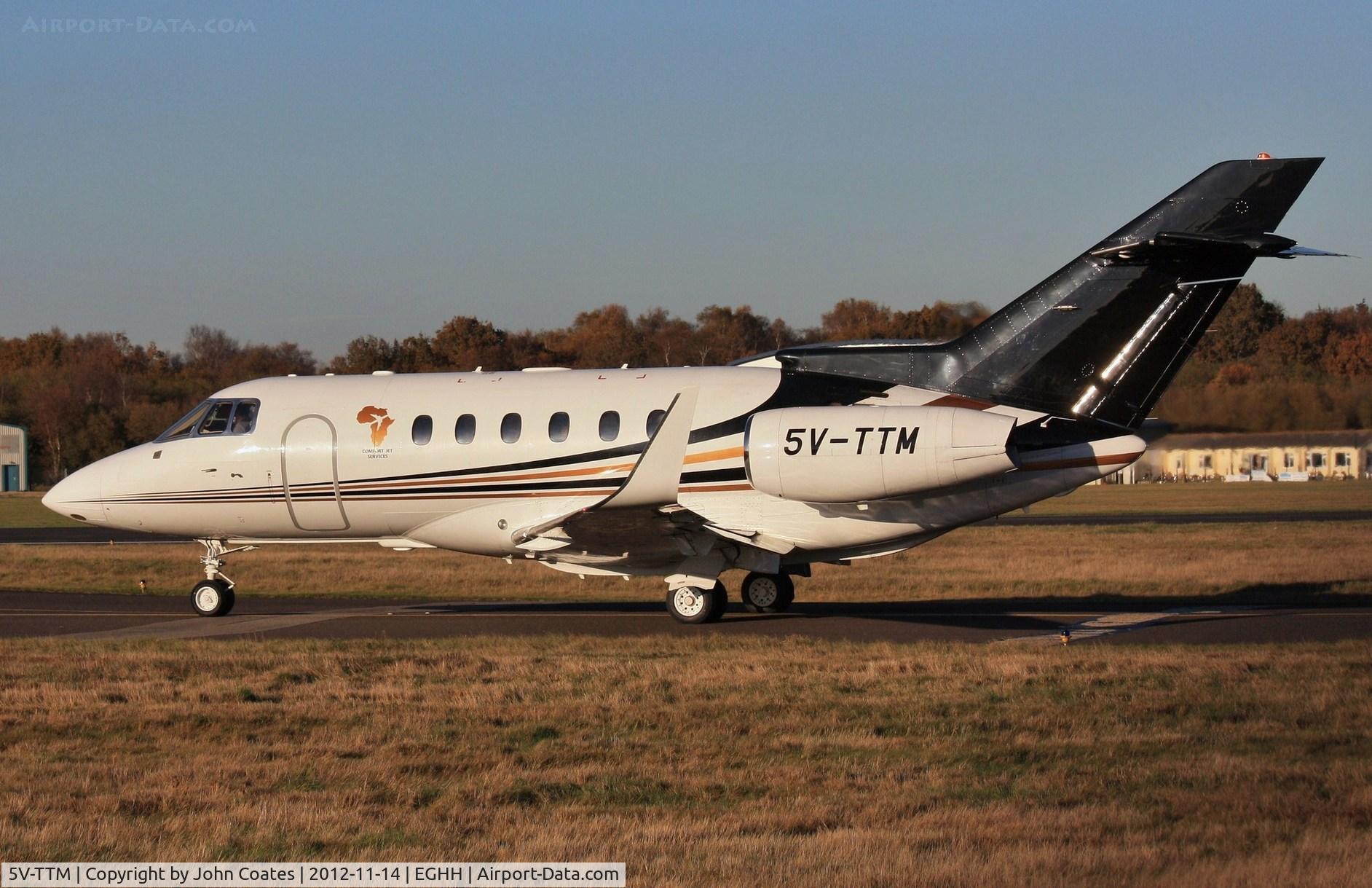 5V-TTM, 2003 Raytheon Hawker 800XP C/N 258632, Taxiing to departure point.