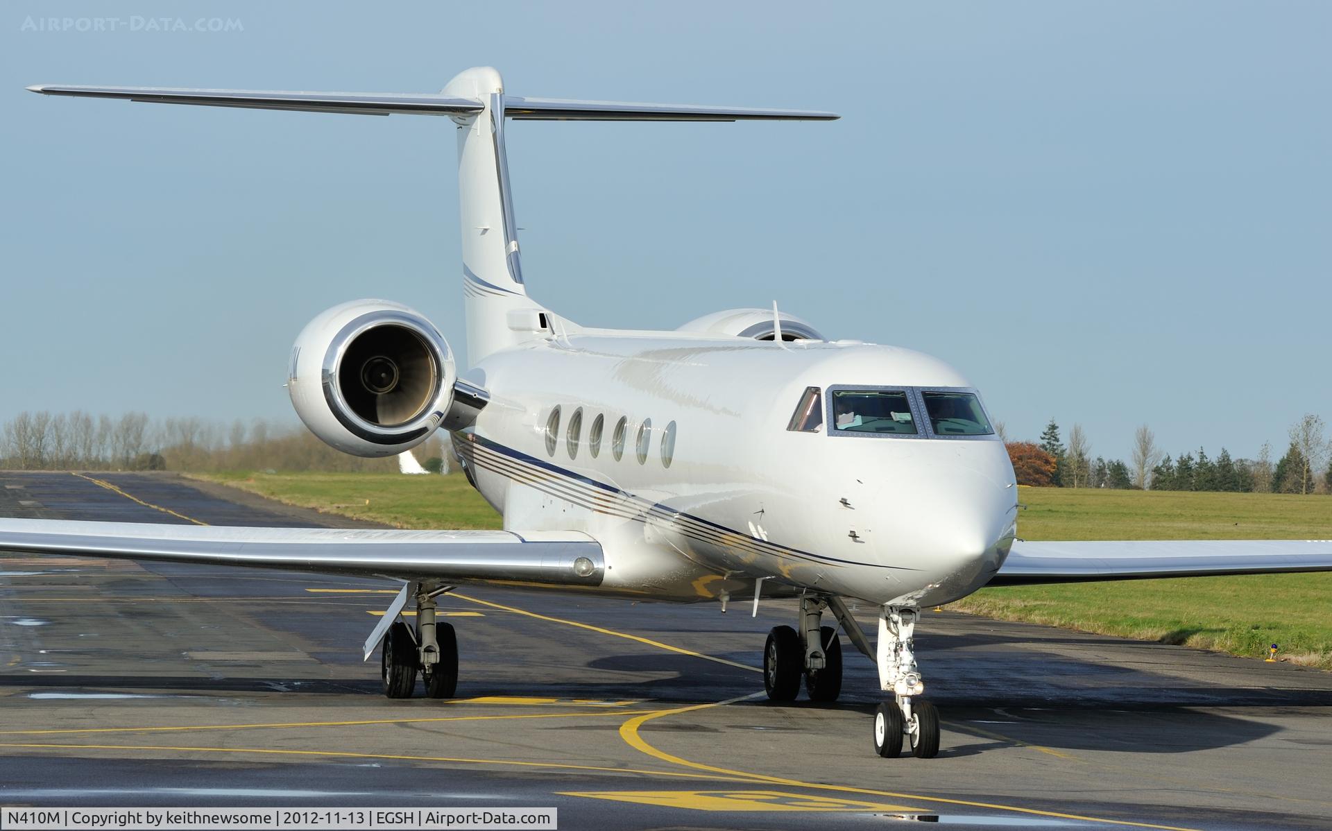 N410M, 1999 Gulfstream Aerospace G-V C/N 575, Leaving SaxonAir.