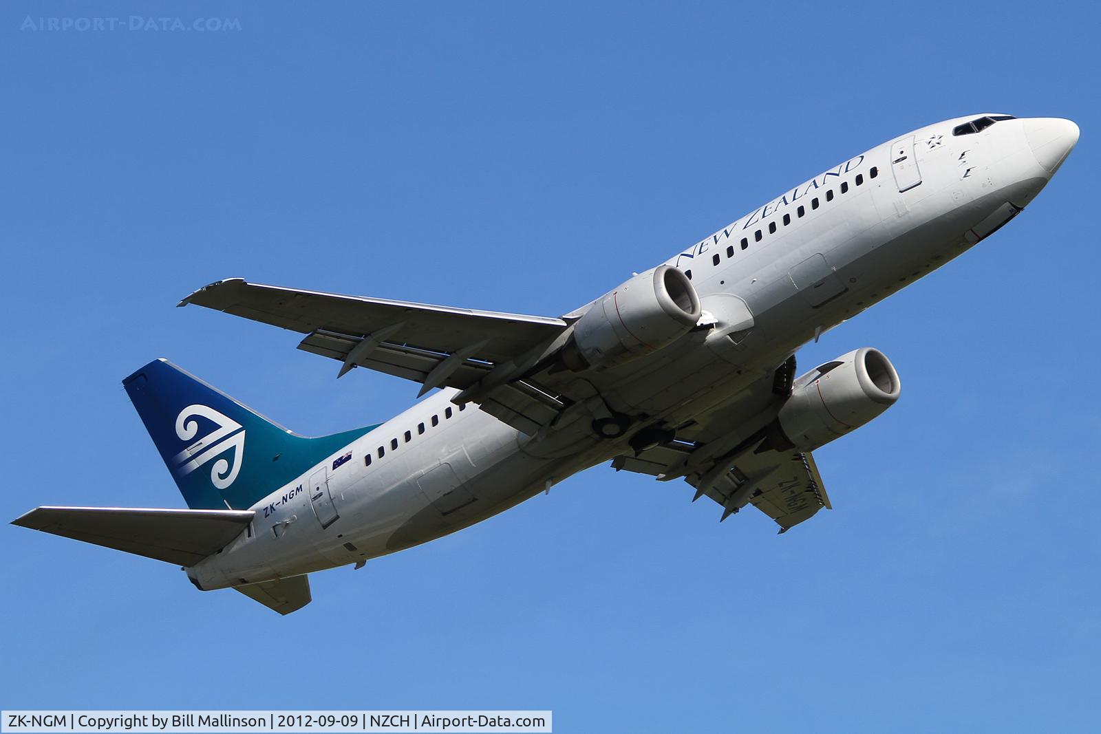 ZK-NGM, 1995 Boeing 737-3K2 C/N 28085, away from 29