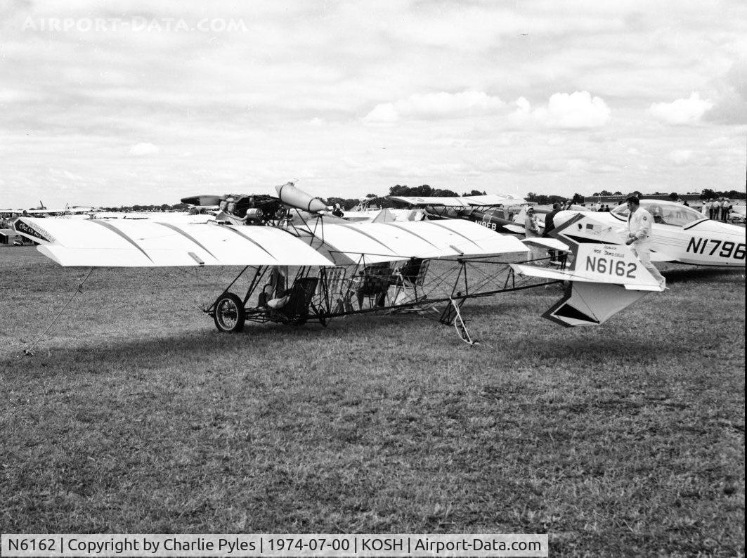 N6162, 1967 Barndoor 1 C/N 1, The Barndoor Serial number 1 seen here is a homebuilt verision of the 1908 Santos Dumont DeMoiselle.