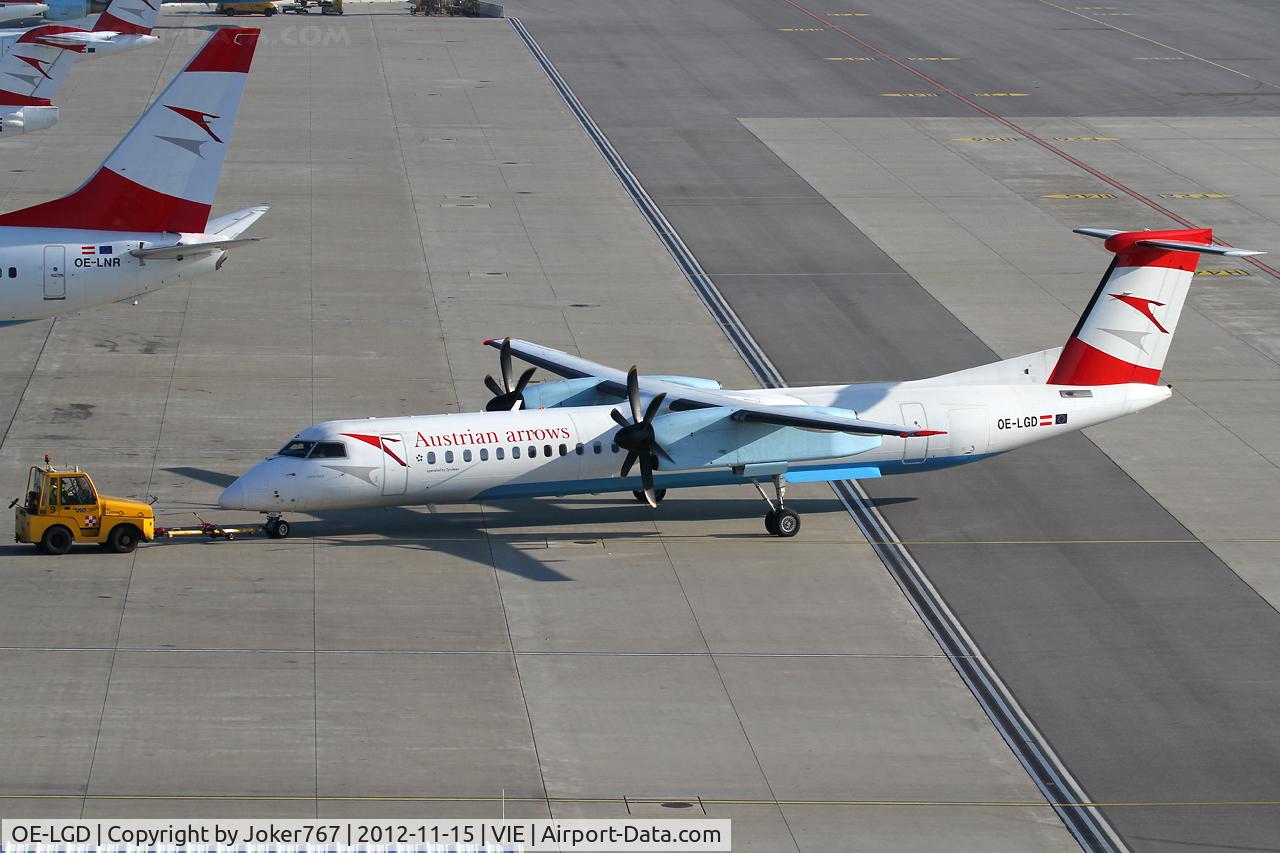 OE-LGD, 2000 De Havilland Canada DHC-8-402Q Dash 8 C/N 4027, Austrian arrows