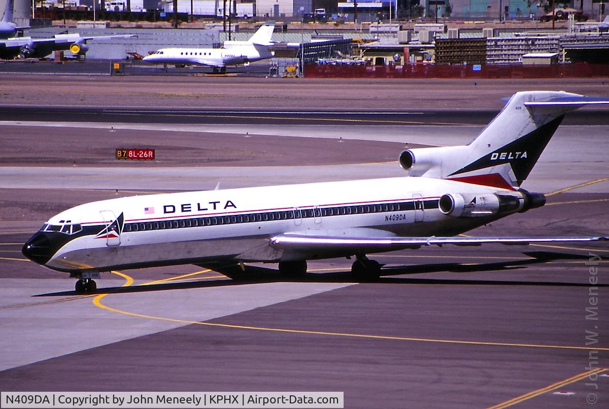 N409DA, 1976 Boeing 727-232 C/N 21153, March 1999 - taxiing in at PHX