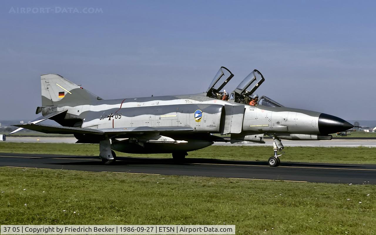 37 05, 1972 McDonnell Douglas F-4F Phantom II C/N 4352, taxying to the flightline at Fliegerhorst Neuburg