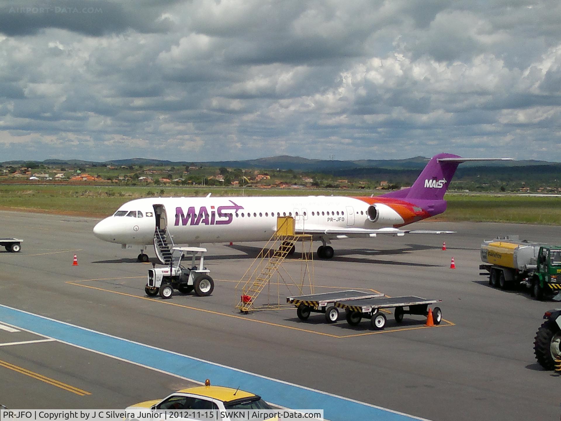 PR-JFO, 1992 Fokker 100 (F-28-0100) C/N 11400, Parking to CLV