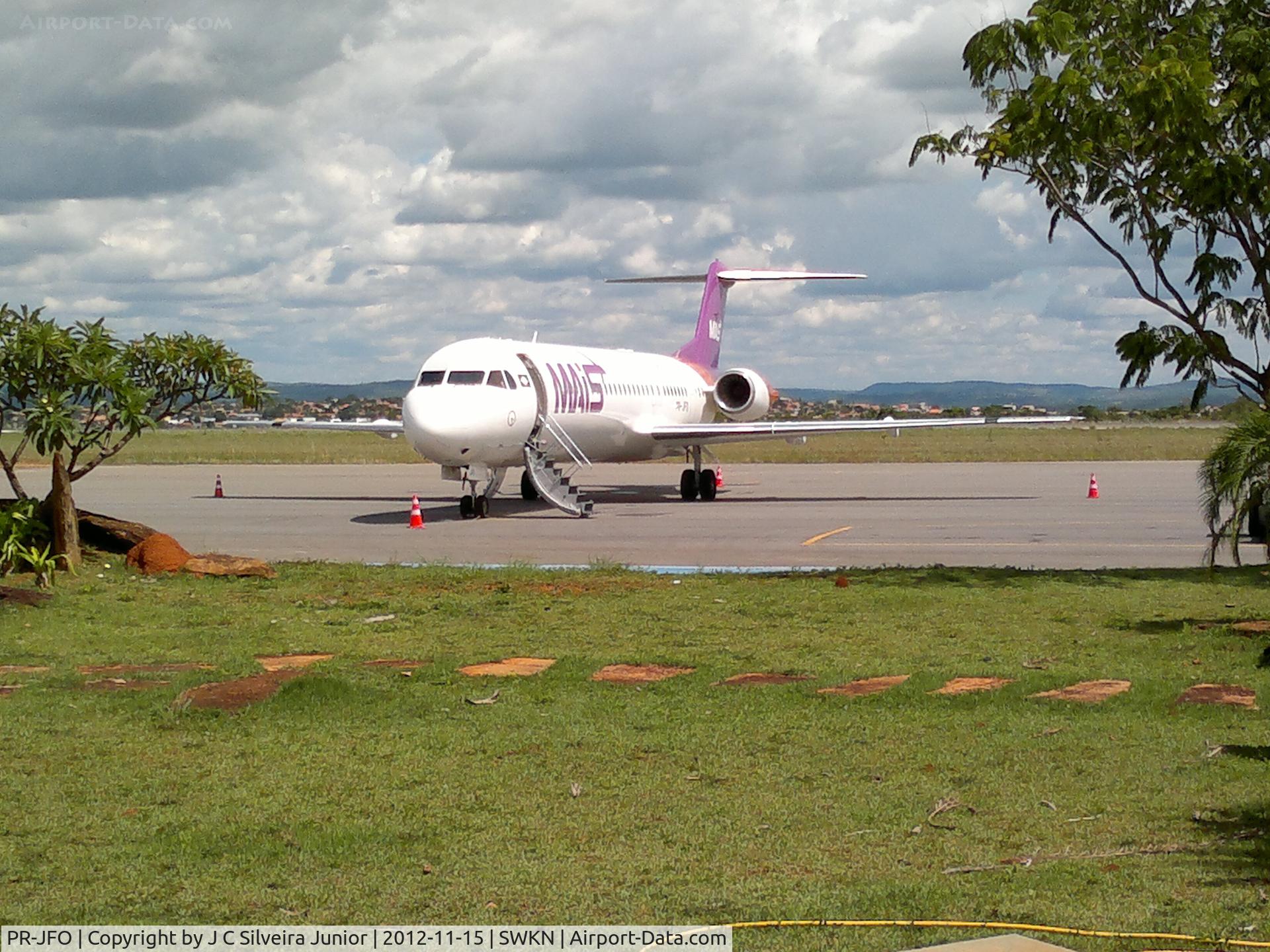 PR-JFO, 1992 Fokker 100 (F-28-0100) C/N 11400, MAIS Linhas Aéreas. Fokker F100, matrícula PR-JFO (cn 11400). Aeroporto Nelson Ribeiro Guimarães, Caldas Novas, 15 de novembro de 2012.