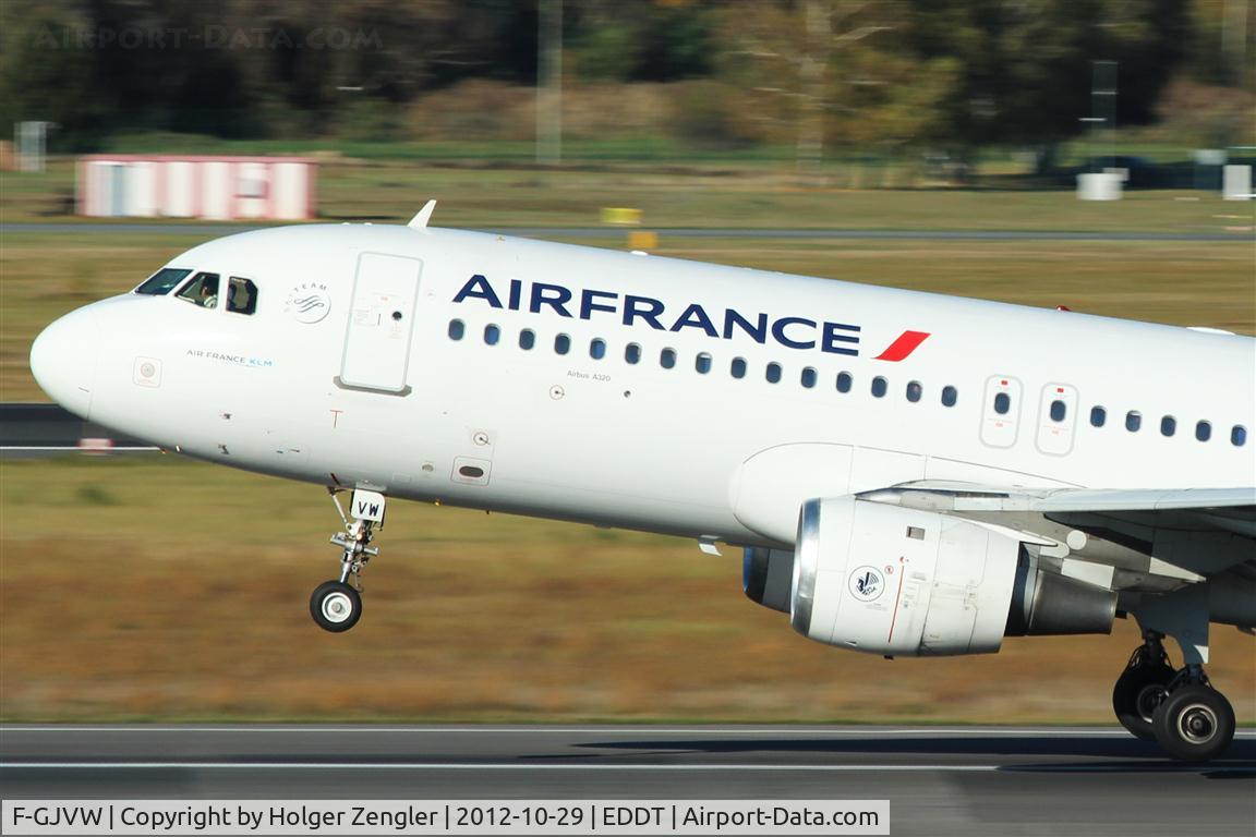 F-GJVW, 1994 Airbus A320-211 C/N 0491, After take-off the right way is straight to CDG......