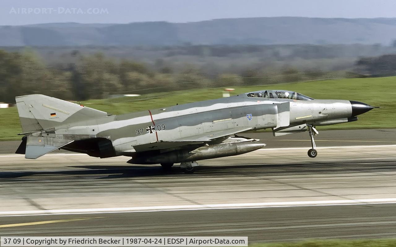 37 09, 1972 McDonnell Douglas F-4F Phantom II C/N 4367, decelerating after touchdown at Fliegerhorst Pferdsfeld