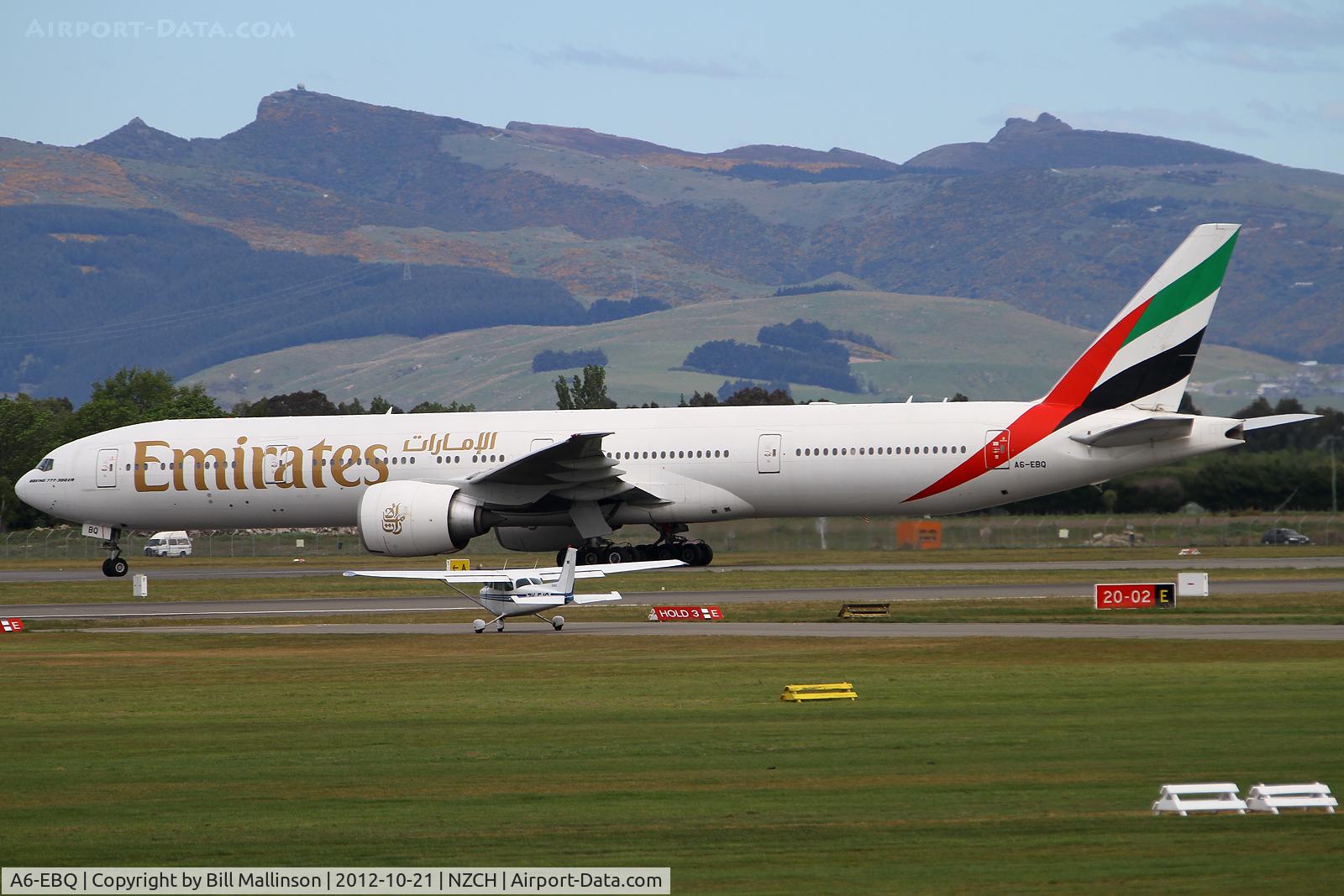 A6-EBQ, 2006 Boeing 777-36N/ER C/N 33863, to gate from 20