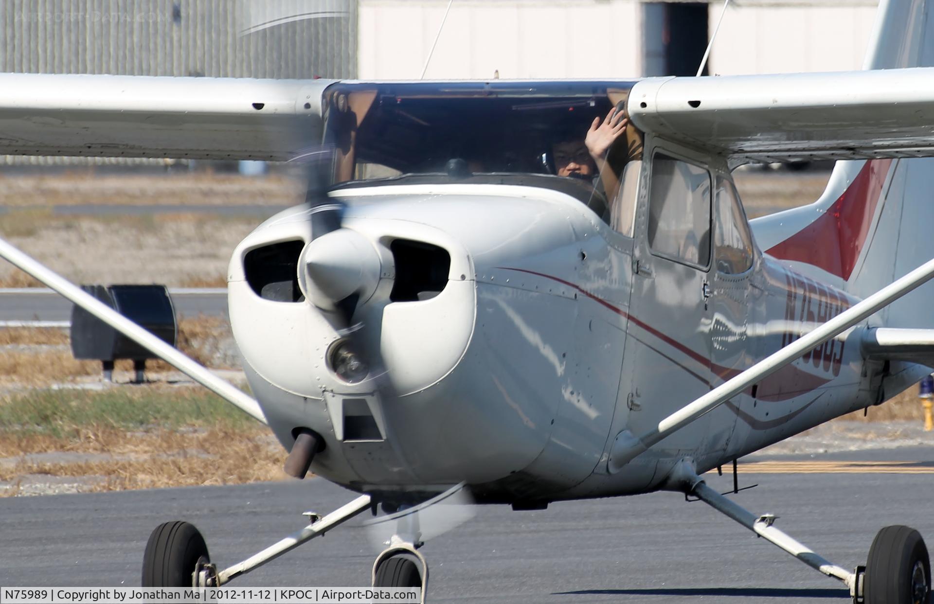 N75989, 1976 Cessna 172N C/N 17268089, I'm waving toward the camera (:
